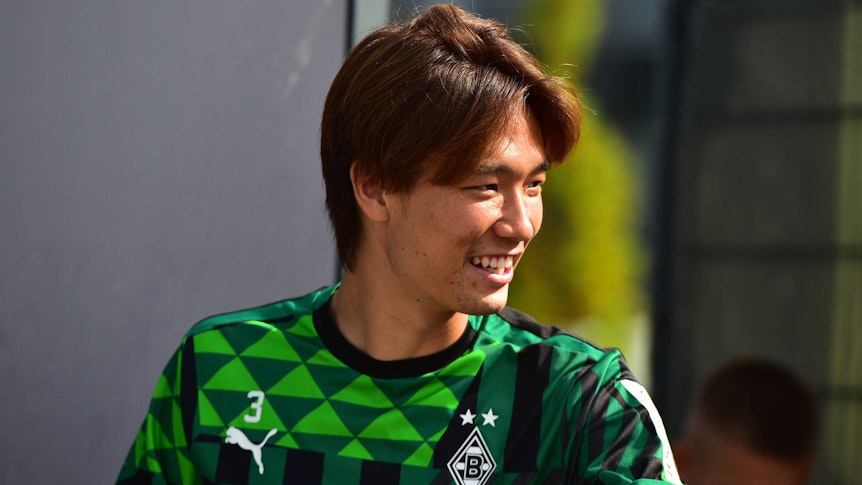 Ko Itakura, Spieler von Borussia Mönchengladbach, hier beim Training am 24. August 2022, hat sich bereits gut bei seinem neuen Klub eingelebt. Für die Zukunft hat er noch große Ziele.