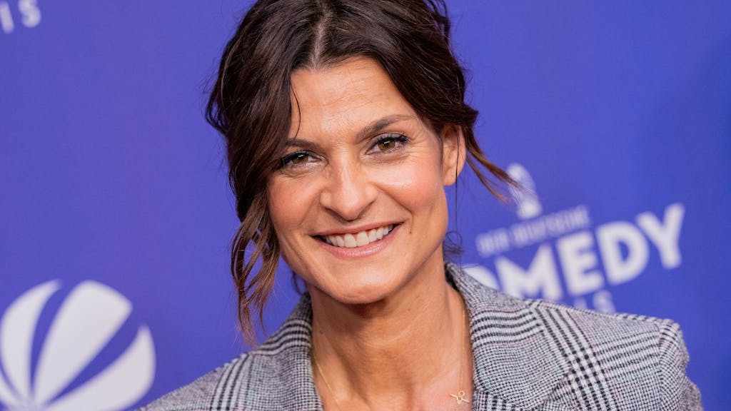 Marlene Lufen kommt über den Roten Teppich zur Verleihung des „Deutschen Comedypreises“ am 1. Oktober 2021 in Köln.