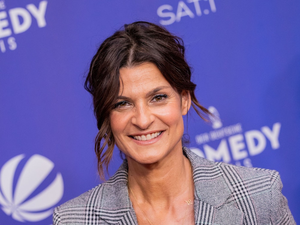 Marlene Lufen kommt über den Roten Teppich zur Verleihung des „Deutschen Comedypreises“ am 1. Oktober 2021 in Köln.