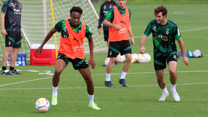 Neuzugang Nathan N'Goumou hat am Mittwoch (31. August 2022) erstmals mit seinen neuen Teamkollegen von Borussia Mönchengladbach trainiert.