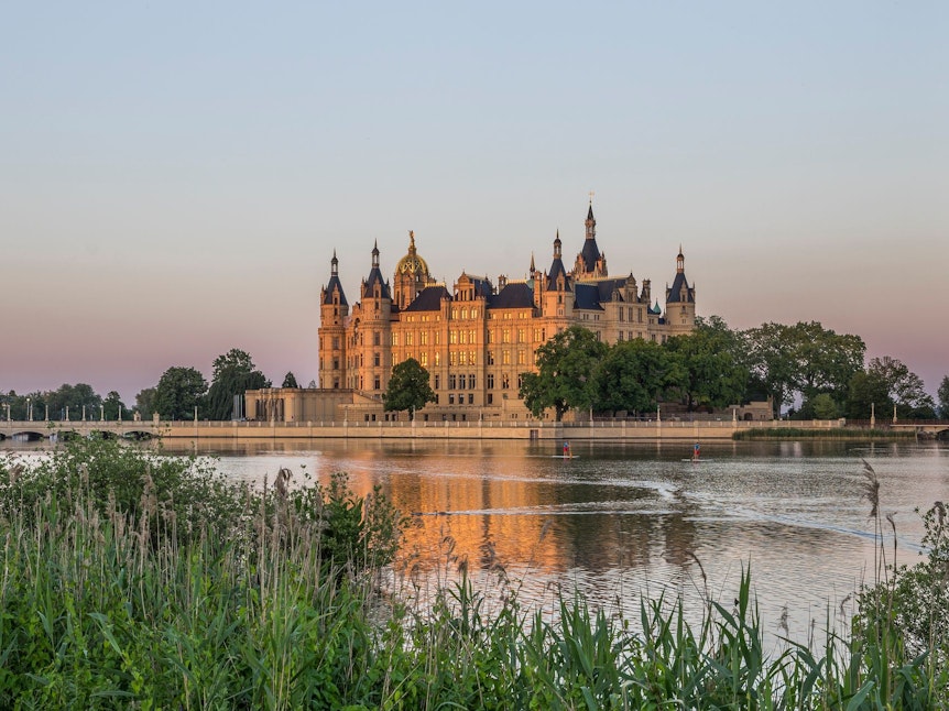Ein schönes Ausflugsziel ist das Schweriner Schloss.