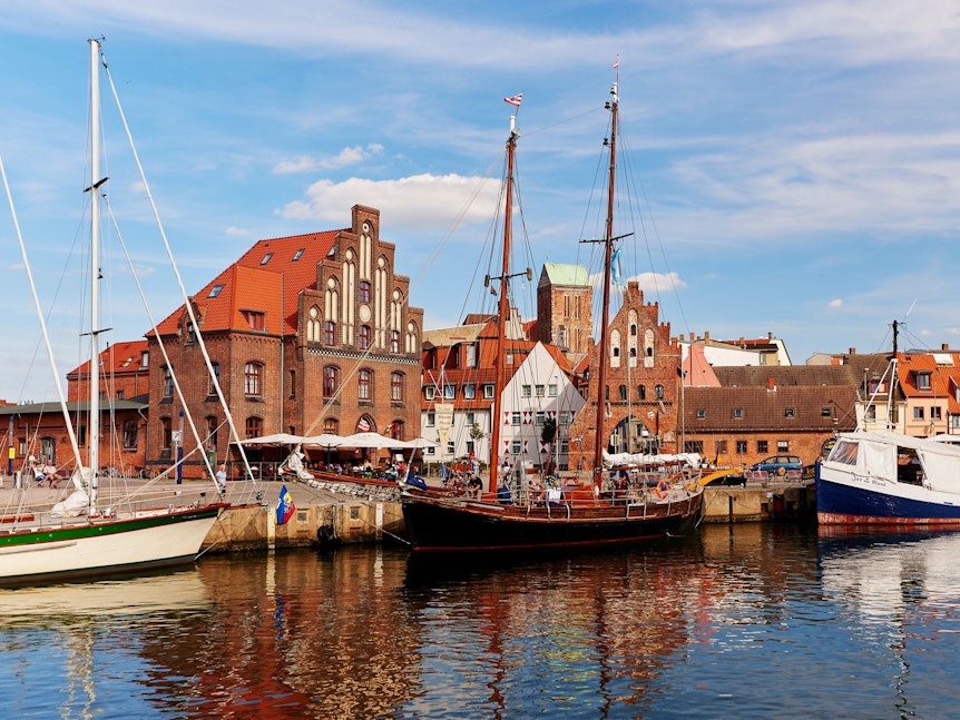 Zu den schönsten Sehenswürdigkeiten in Wismar zählt der alte Hafen.
