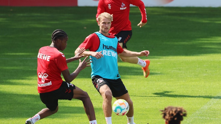 Am 31. August 2022 trainierte Sebastian Andersson (am Ball) noch ganz normal beim 1. FC Köln.
