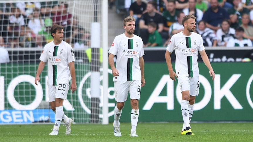 Joe Scally, Christoph Kramer und Marvin Friedrich (v.l.n.r.) nach dem Gegentor für Borussia Mönchengladbach gegen Mainz 05 am 4. September 2022.