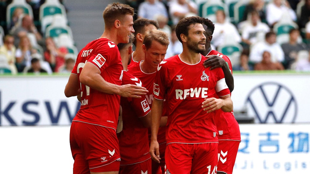 Kapitän Jonas Hector (r.) und sein 1. FC Köln sind in der Bundesliga nach dem 4:2 beim VfL Wolfsburg am 3. September 2022 noch ungeschlagen.