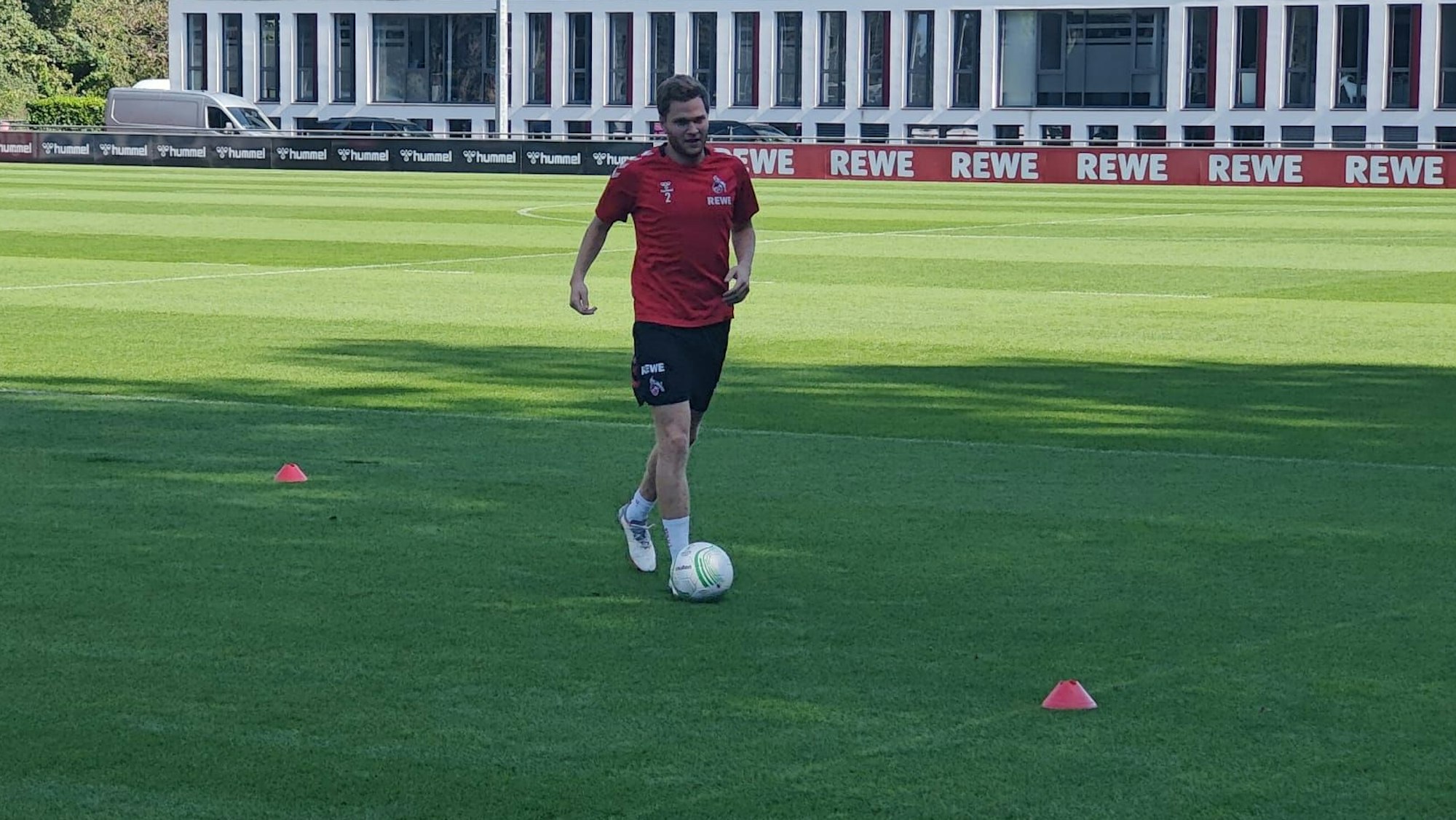 Benno Schmitz trainiert am Geißbockheim.