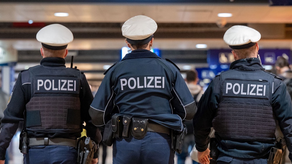 Die Bundespolizei bei einer Patrouille im Kölner Hauptbahnhof