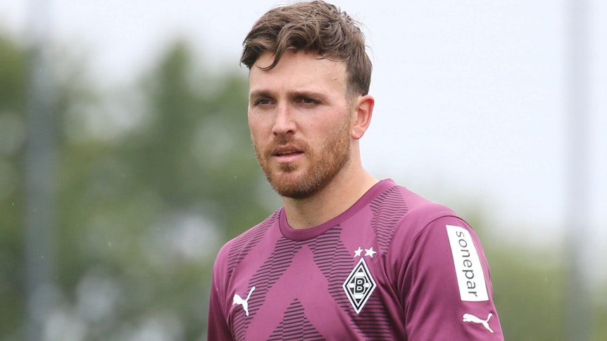 Tobias Sippel, Torwart von Fußball-Bundesligist Borussia Mönchengladbach in der Saison 2022/2023. Er trägt einen Bart.