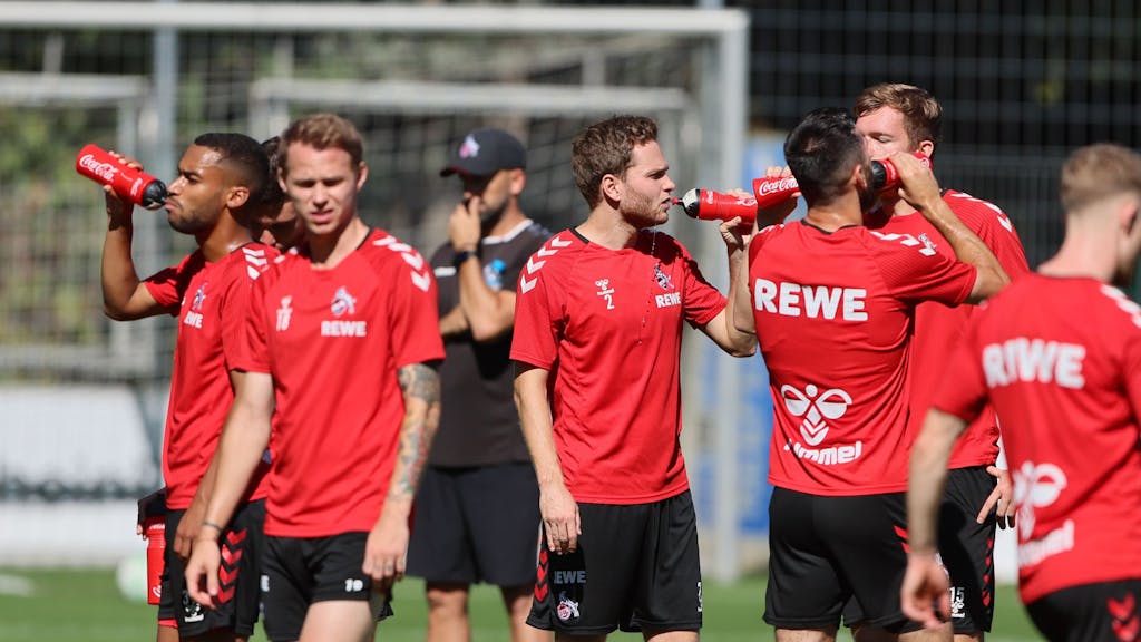 Benno Schmitz (M.) hat sich schnell von seiner Verletzung erholt, trainierte am Dienstag (6. September 2022) schon wieder mit der Mannschaft.