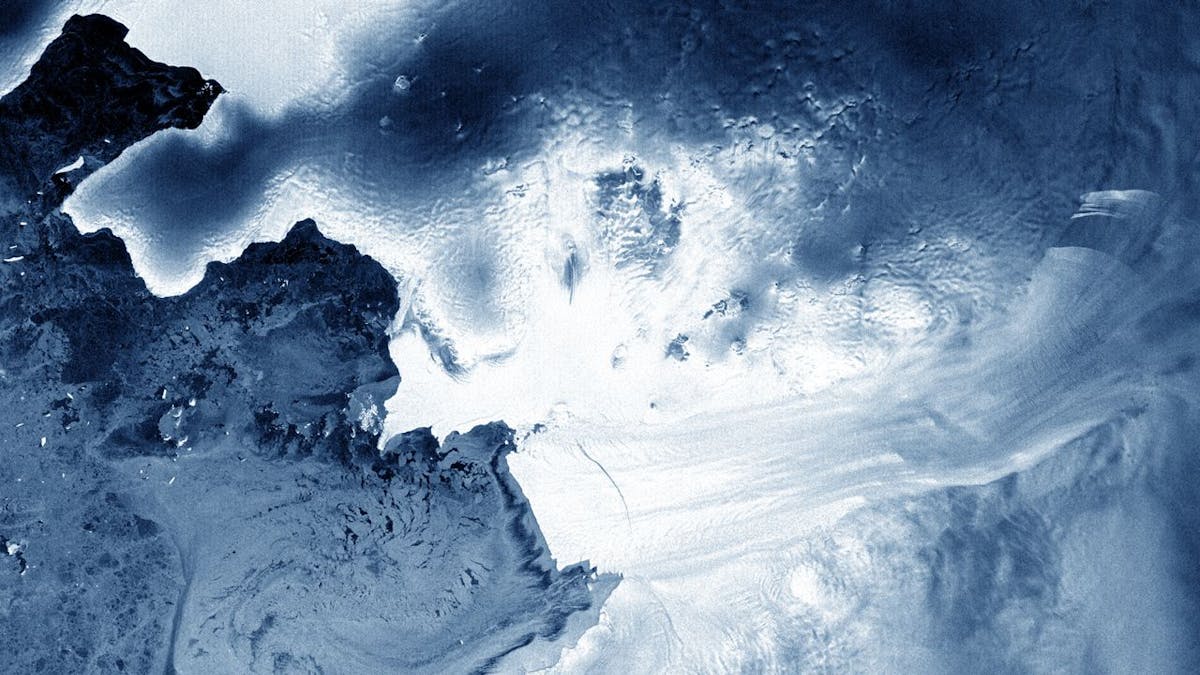 Das Satellitenbild der Esa von 2012 zeigt einen Blick auf den Pine-Island-Gletscher, der zusammen mit dem Thwaites-Gletscher wie eine Art Bremsklotz für den massiven und viel größeren westantarktischen Eisschild fungiert. Der Thwaites-Gletscher könnte schneller kollabieren als bisher angenommen.