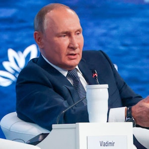 Der russische Präsident Wladimir Putin bei seiner Rede am Mittwoch (7. September) während einer Plenarsitzung auf dem Östlichen Wirtschaftsforum in Wladiwostok.