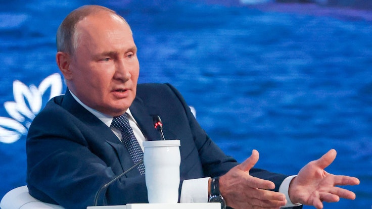 Der russische Präsident Wladimir Putin bei seiner Rede am Mittwoch (7. September) während einer Plenarsitzung auf dem Östlichen Wirtschaftsforum in Wladiwostok.