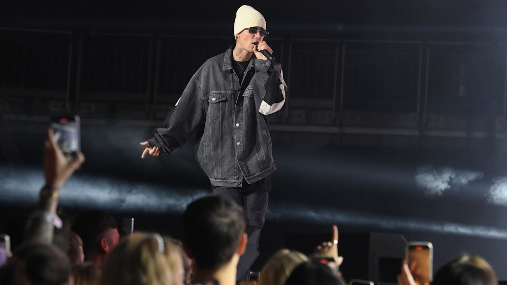 Der kanadische Sänger Justin Bieber tritt auf der Bühne des Jingle Bell Ball Music Festival in der Londoner O2 Arena auf.