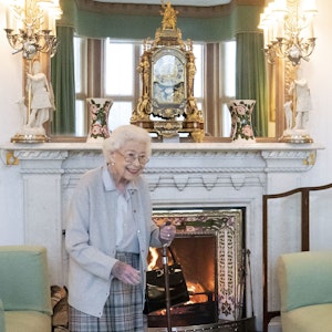 Königin Elizabeth II. wartet im Drawing Room, auf die neue Vorsitzende der Konservativen Partei, Truss, um sie dazu einzuladen, Premierministerin von Großbritannien zu werden und eine neue Regierung zu bilden.