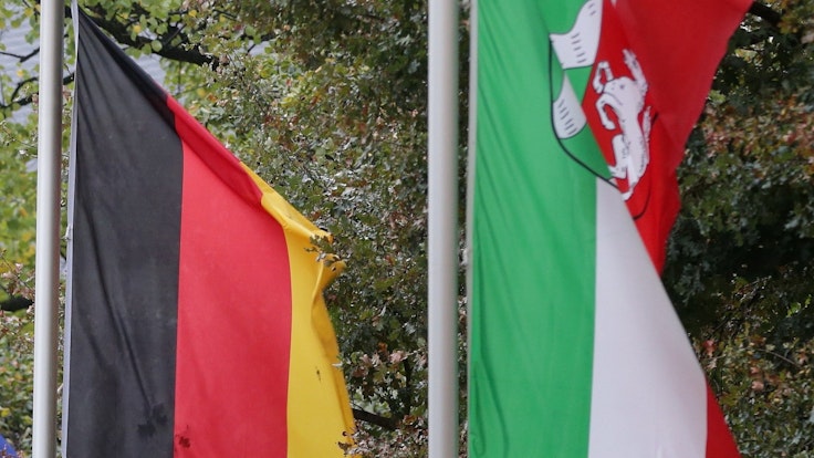 Flaggen auf halbmast in Nordrhein-Westfalen.