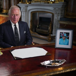 Der britische König Charles III. hält nach dem Tod von Königin Elisabeth II. im Buckingham Palace seine erste Ansprache an die Nation und das Commonwealth.