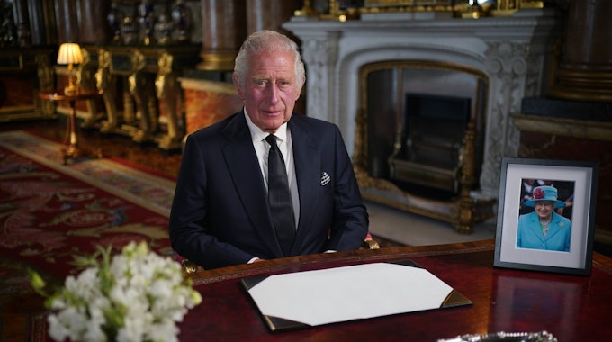 Der britische König Charles III. hält nach dem Tod von Königin Elisabeth II. im Buckingham Palace seine erste Ansprache an die Nation und das Commonwealth.&nbsp;