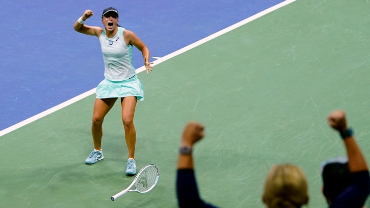 Iga Swiatek jubelt nach ihrem Sieg im Viertelfinale der US Open.