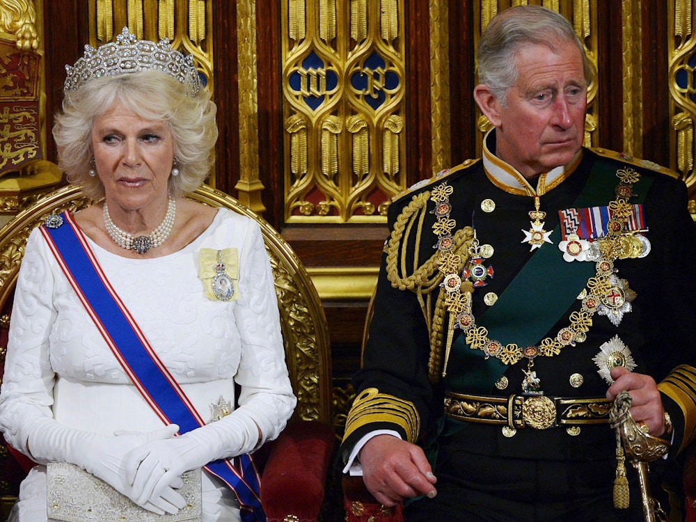 König Charles III. und Queen Camilla 2014 bei einer Sitzung des House of Lords; damals führten sie noch die Titel Prinz und Herzogin.
