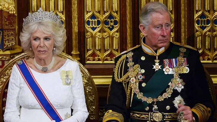 Auf Queen Consort Camilla und König Charles III., hier noch in ihrer Rolle als Herzogin und Herzog von Cornwall am 4. Juni 2014 bei der Parlamentseröffnung, wartet ein schweres Erbe.