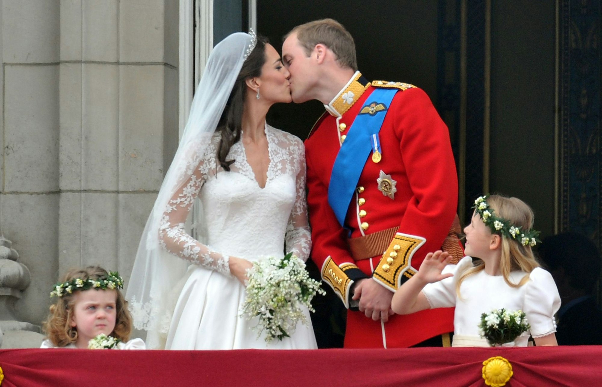 Mit der Hochzeit am 29. April 2011 wurde aus der bürgerlichen Kate Middleton nach der Hochzeit mit Prinz William Herzogin Catherine. Inzwischen ist sie die Prinzessin von Wales.
