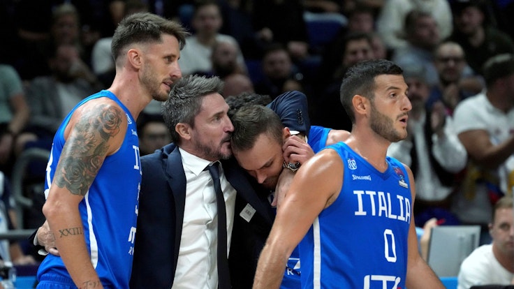 Gianmarco Pozzecco mit seinen Spielern bei der Basketball-EM.
