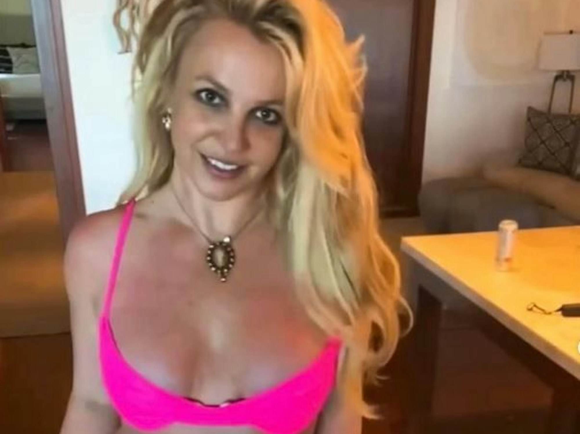 Britney Spears in Porno-Pose: Foto zeigt sie komplett nackt | Express