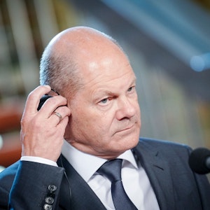 Bundeskanzler Scholz hat nach Wochen wieder mit Putin telefoniert. Hier ein Foto von Scholz im Mai 2022.