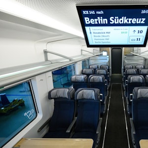 Ein Wagen des neuen Modells steht bei der Vorstellung des neuen ICE L durch die Deutsche Bahn im Bahnwerk Grunewald.
