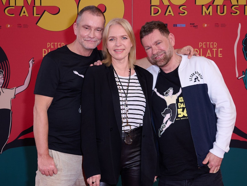 Ulf Leo Sommer, Annette Hess und Peter Plate auf der Premiere zu „Ku'damm 56“.