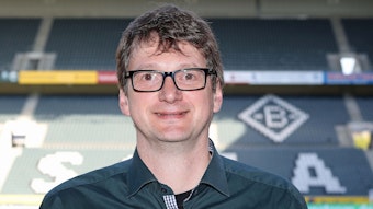 Thomas Ludwig ist 1. Vorsitzender des FPMG Supporters Club und Mitglied im Ehrenrat von Fußball-Bundesligist Borussia Mönchengladbach. Ludwig trägt eine Brille, er ist im Borussia-Park zu sehen.