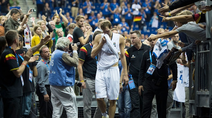 Nach dem verlorenen Vorrundenspiel gegen Spanien am 10. September 2015 beendete Dirk Nowitzki unter Tränen seine Nationalmannschafts-Karriere.