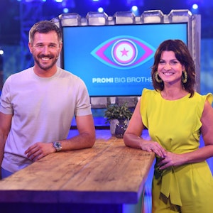 So wie hier im Jahr 2020 moderieren Jochen Schropp und Marlene Lufen „Promi Big Brother“ auch ab dem 18. November 2022 wieder.