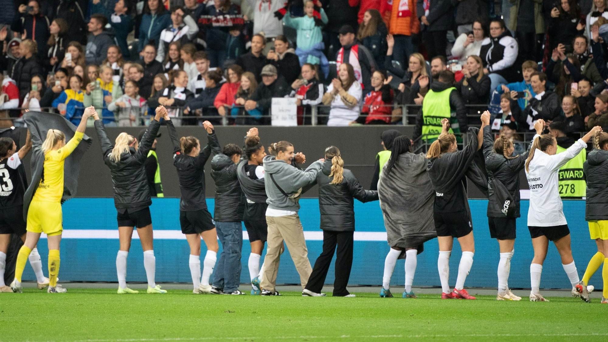 Zum Saisonauftakt der Frauen-Bundesliga empfang Frankfurt die Bayern.
