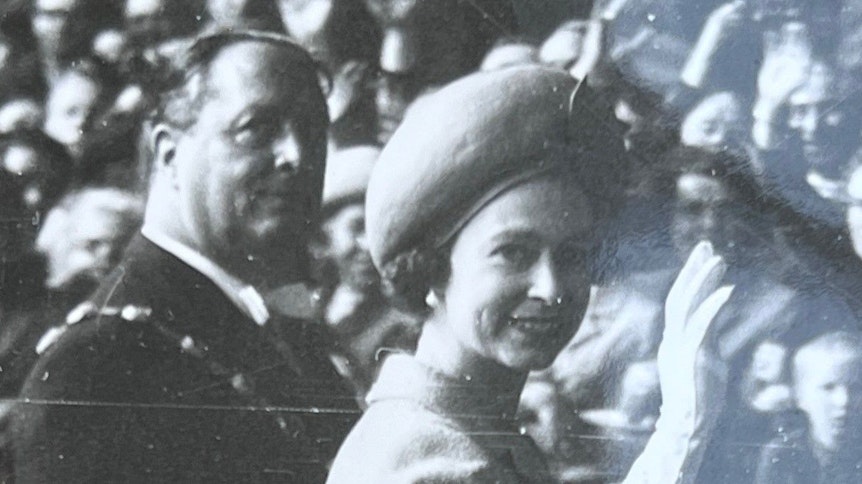 Queen Elizabeth II. mit Kölns OB Theo Burauen am 25. Mai 1965 in Köln