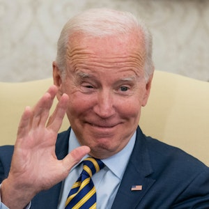 ‚Joe Biden, Präsident der USA, winkt während eines Treffens mit dem südafrikanischen Präsidenten am 16. September 2022.‘