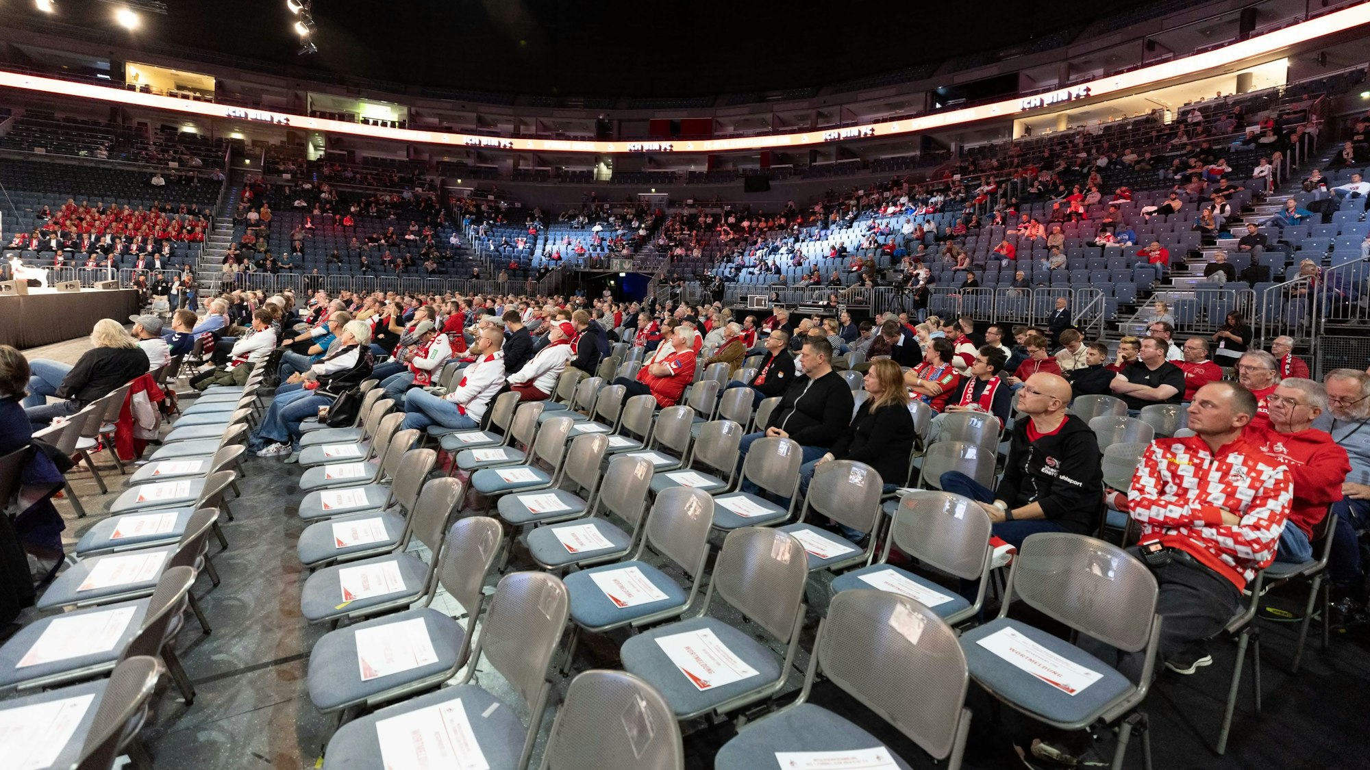 Mitgliederversammlung des 1. FC Köln in der Lanxess-Arena in Köln.