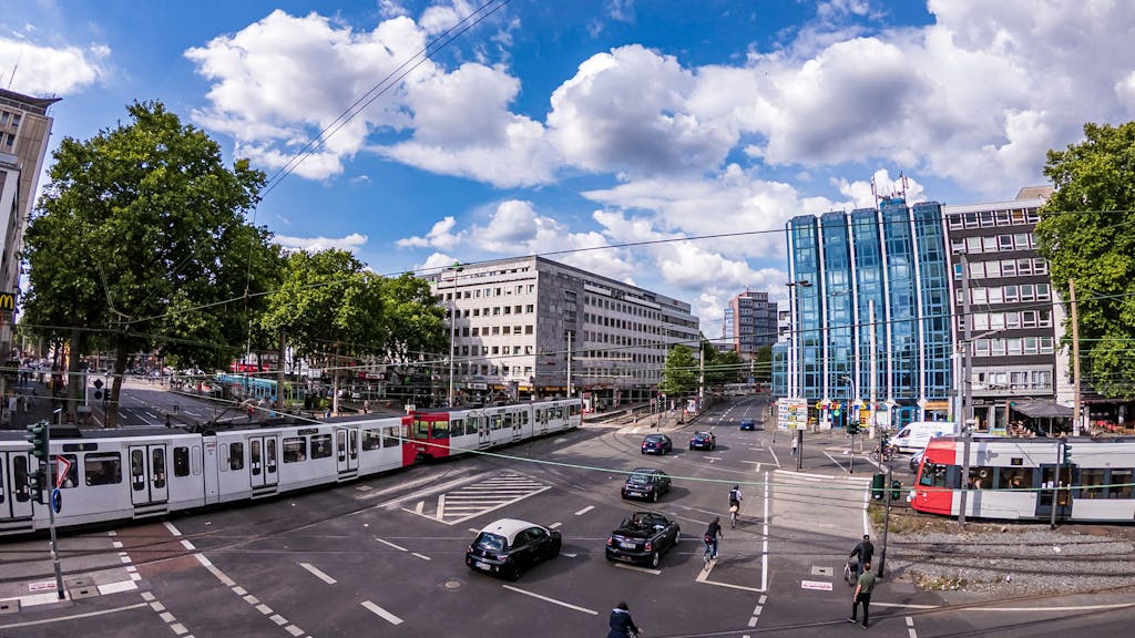 Übersicht über den Barbarossaplatz in der Kölner Innenstadt.
