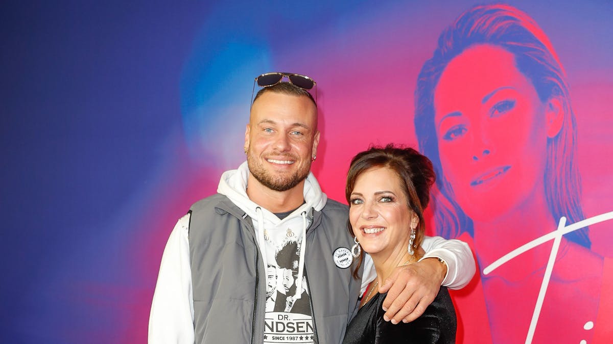Eric Sindermann und Daniela Büchner kommen zur Premier der SAT. 1-Show&nbsp;„Helene Fischer - Ein Abend im Rausch“ im Delphi Filmpalast.