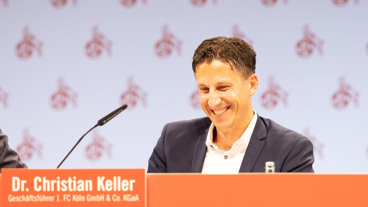 Dr. Christian Keller (Geschäftsführer 1. FC Köln GmbH &amp; Co.KGaA) bei der&nbsp; Mitgliederversammlung des 1. FC Köln.