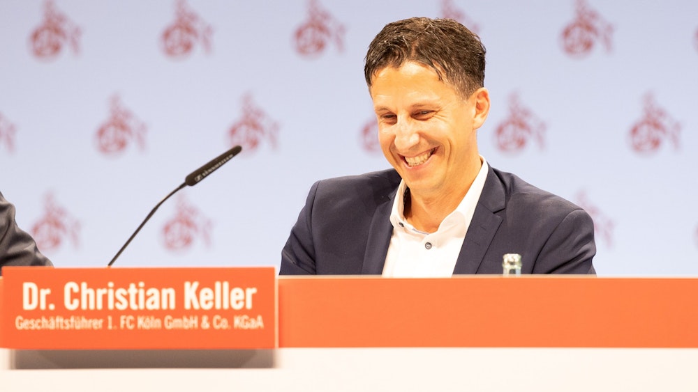 Dr. Christian Keller (Geschäftsführer 1. FC Köln GmbH & Co.KGaA) bei der Mitgliederversammlung des 1. FC Köln.
