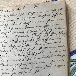 Das Eiersalat-Rezept, handgeschrieben in einem alten Buch.