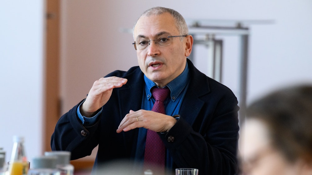 Der russische Regimekritiker Michail Chodorkowski (hier im März 2022 in Berlin) äußert sich zu den jüngsten Entwicklungen in der Ukraine und in Russland.