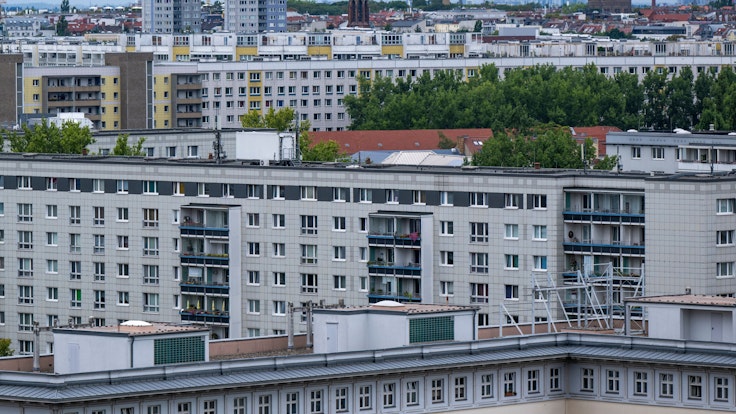 Das Foto zeigt zahlreiche Wohnhäuser in Berlin.