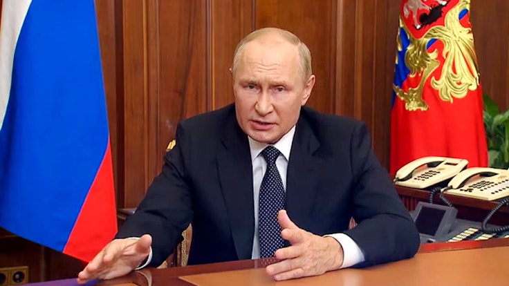 In einer im Fernsehen übertragenen Rede hat Russlands Präsident Wladimir Putin am Mittwoch (21. September) eine „Teilmobilmachung“ angekündigt, außerdem drohte er dem Westen und der Ukraine mit dem Einsatz von Atomwaffen.