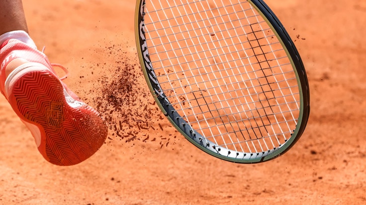 Das Symbolbild ist bei einer WTA-Tour im Juli 2022 aufgenommen und zeigt einen Tennis-Schläger.