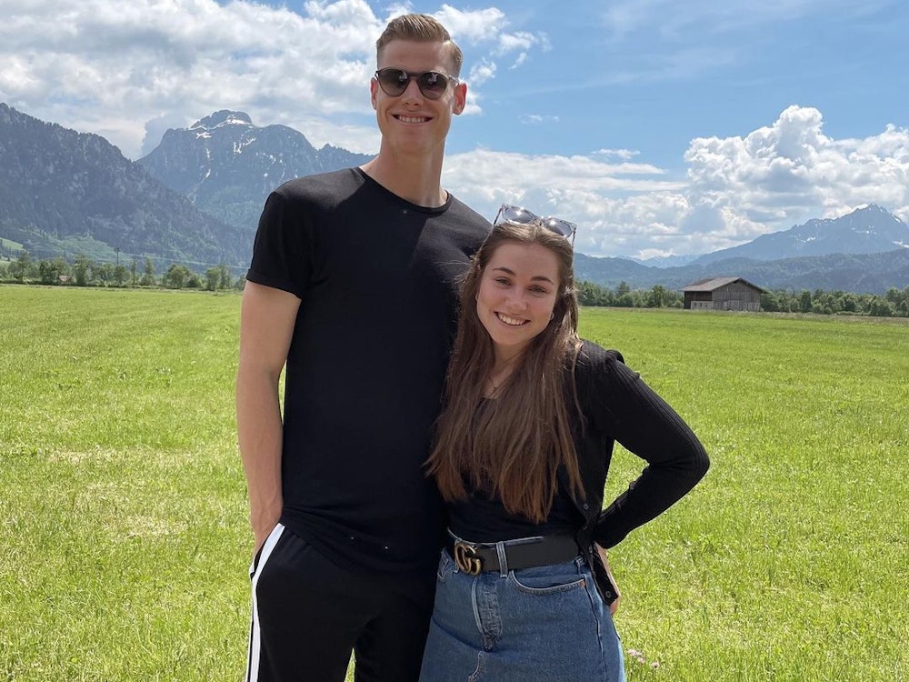 Steffen Tigges mit seiner Freundin Sara. Das Foto postete der FC-Profi am 11. Juni 2021 auf seinem Instagram-Account @_tigginator_