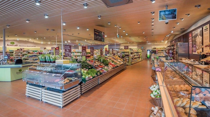 Das Foto zeigt eine Alnatura-Filiale in Frankfurt. In Köln eröffnet demnächst die achte Filiale der Bio-Supermarktkette.