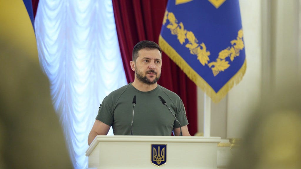 Wolodymyr Selenskyj, Präsident der Ukraine, hält eine Rede während einer Ordensverleihung an Soldaten am 24. Septeber 2022.