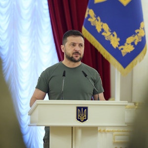 Wolodymyr Selenskyj, Präsident der Ukraine, hält eine Rede während einer Ordensverleihung an Soldaten am 24. Septeber 2022.